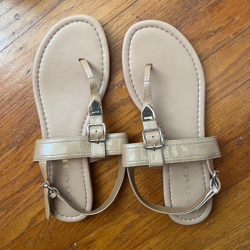 Coach women's flip flop sandals. Tan/cream. Size 7.